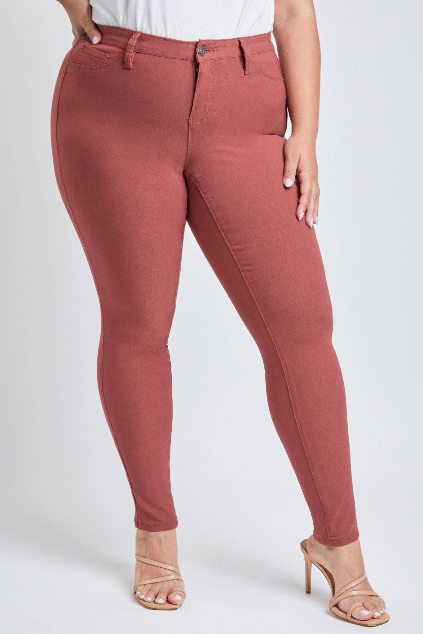 Junior Plus Size Hyperstretch Skinny Jean / JET SET