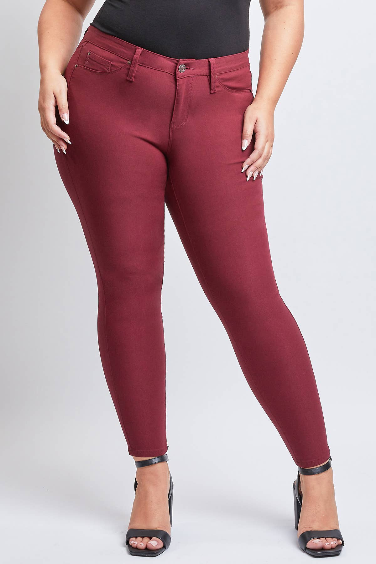 Junior Plus Size Hyperstretch Skinny Jean / JET SET