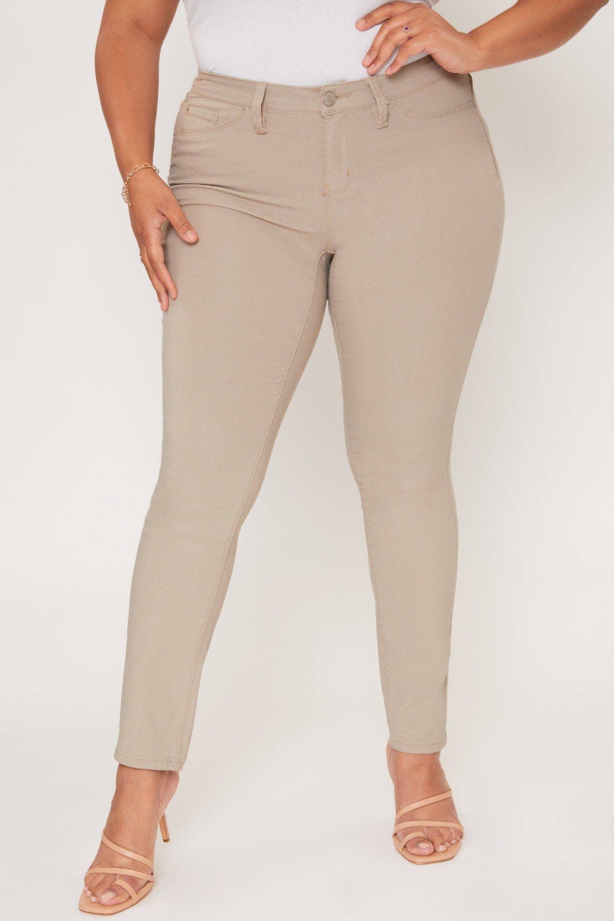 Junior Plus Size Hyperstretch Skinny Jean / JET SET
