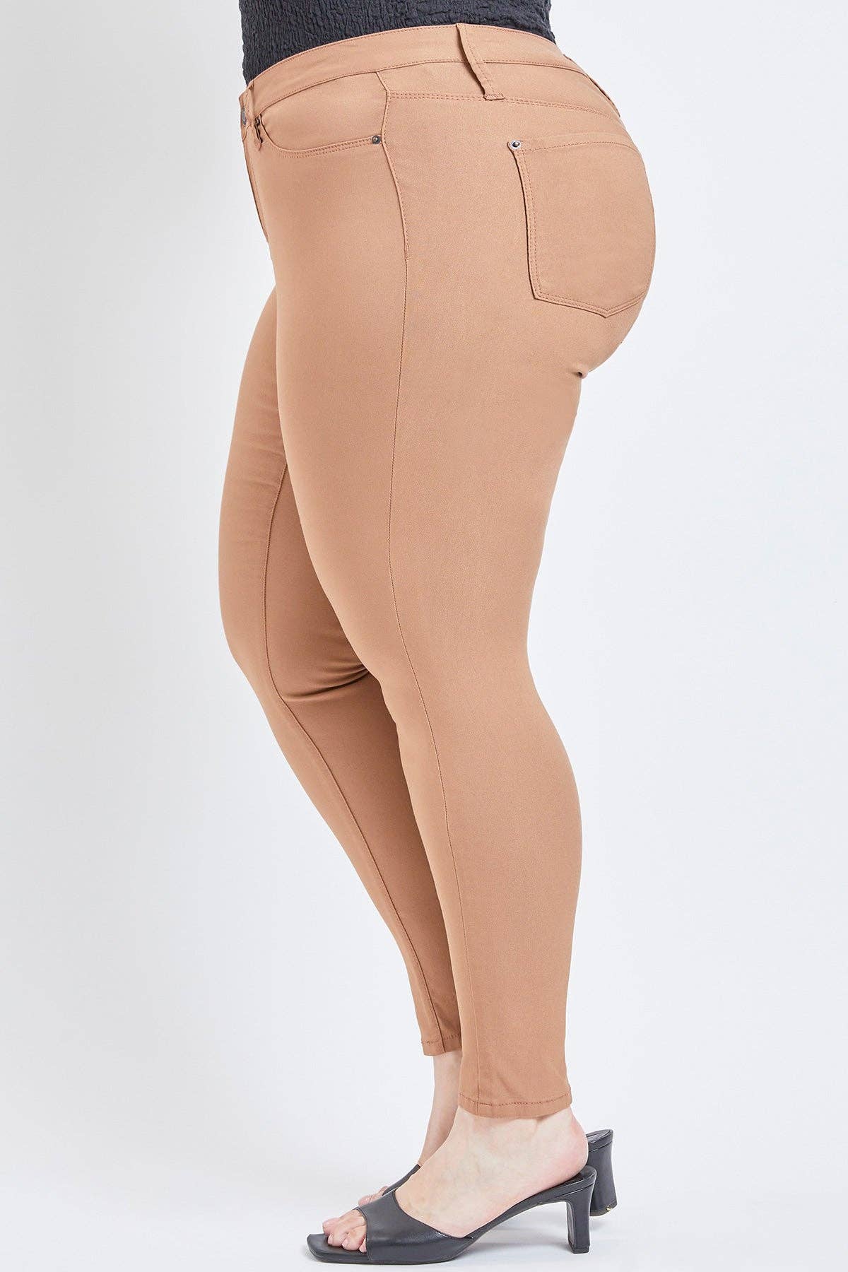 Junior Plus Size Hyperstretch Skinny Jean / JET SET