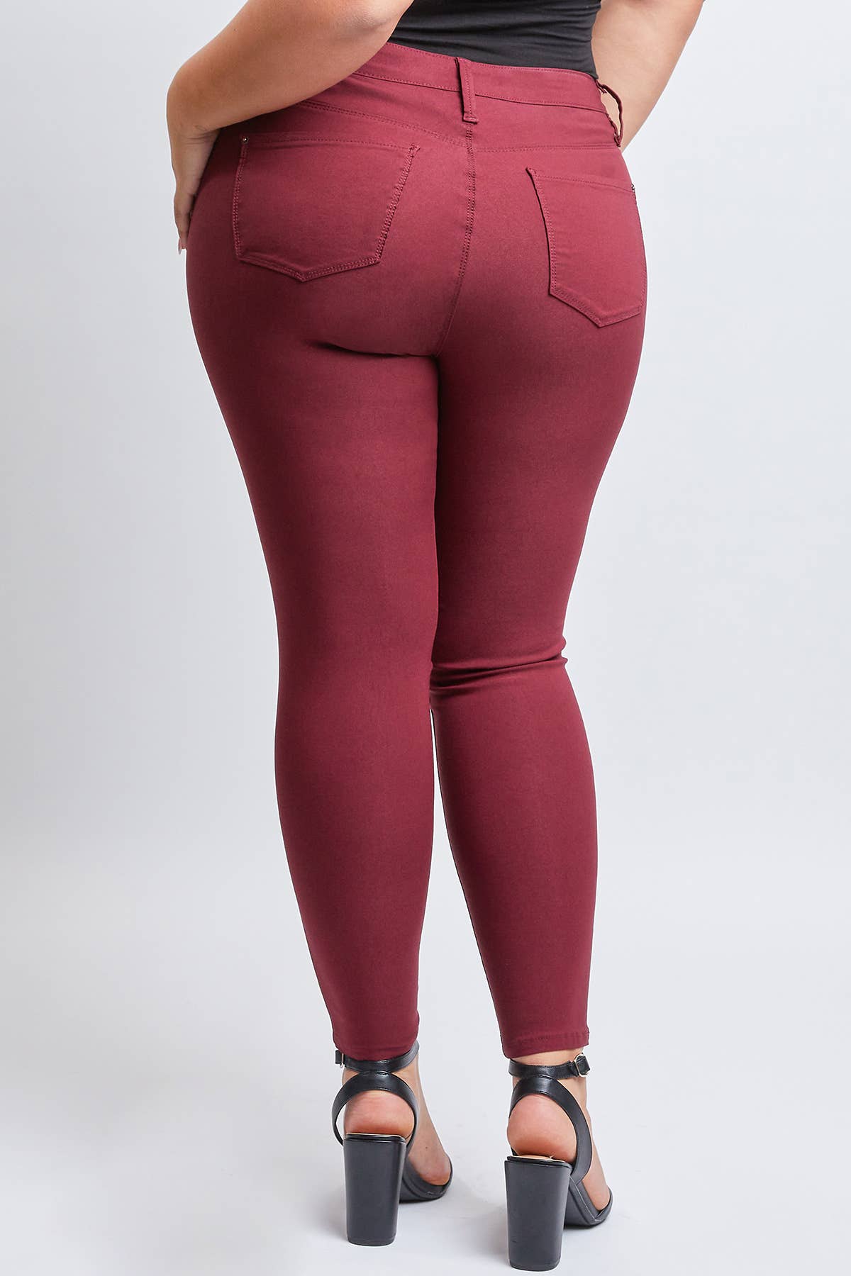 Junior Plus Size Hyperstretch Skinny Jean / JET SET