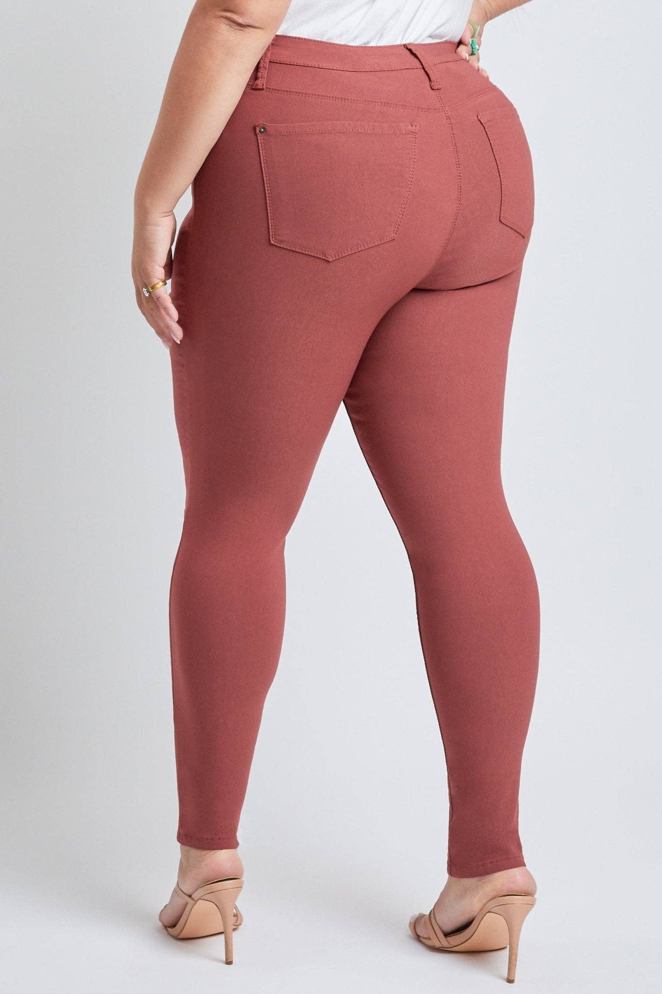 Junior Plus Size Hyperstretch Skinny Jean / JET SET