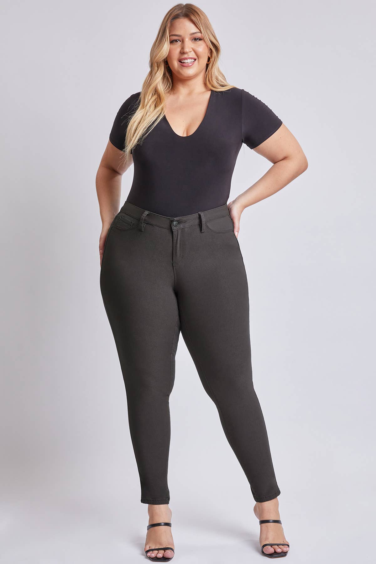 Junior Plus Size Hyperstretch Skinny Jean / JET SET