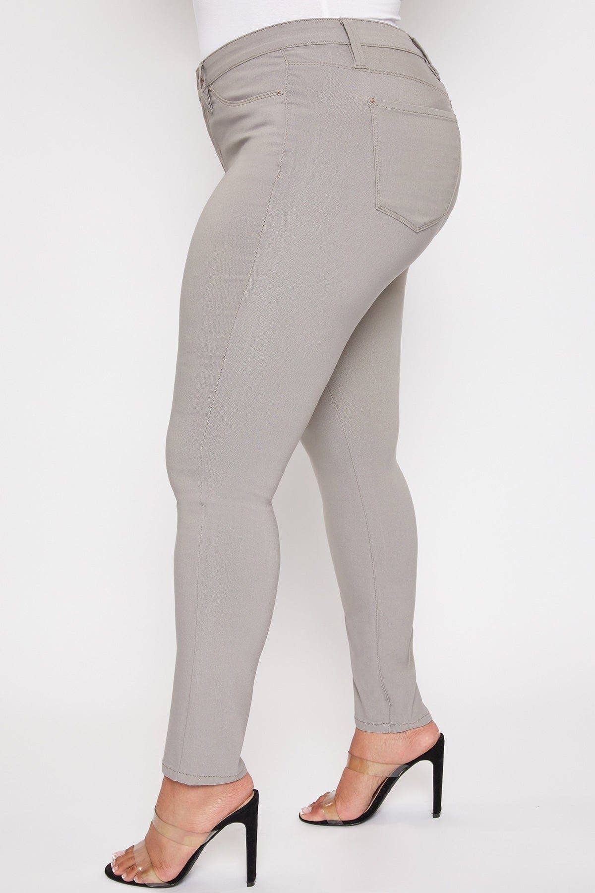 Junior Plus Size Hyperstretch Skinny Jean: SMOKE