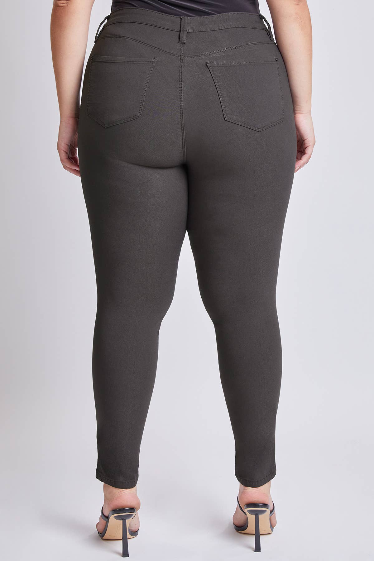 Junior Plus Size Hyperstretch Skinny Jean / JET SET