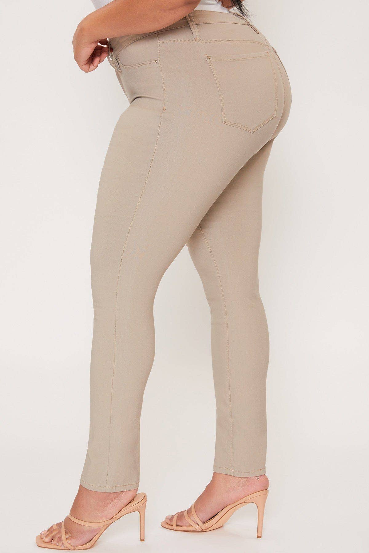 Junior Plus Size Hyperstretch Skinny Jean / JET SET