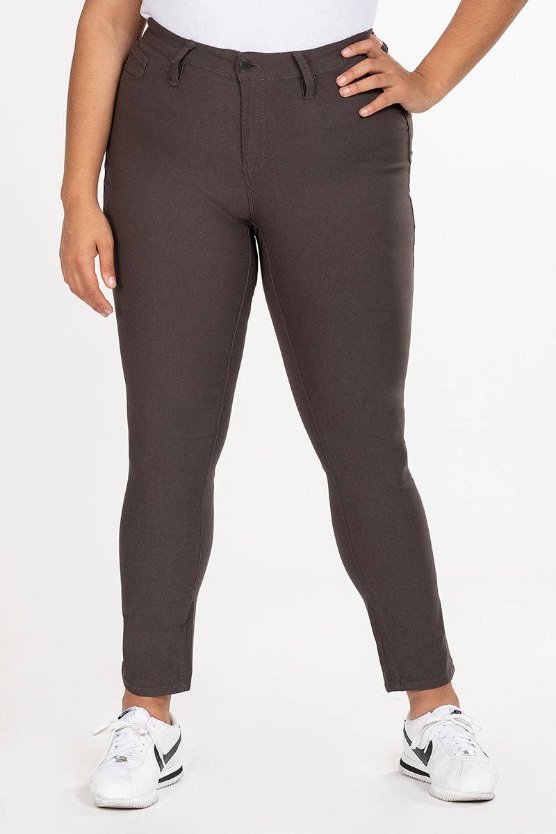 Junior Plus Size Hyperstretch Skinny Jean / JET SET