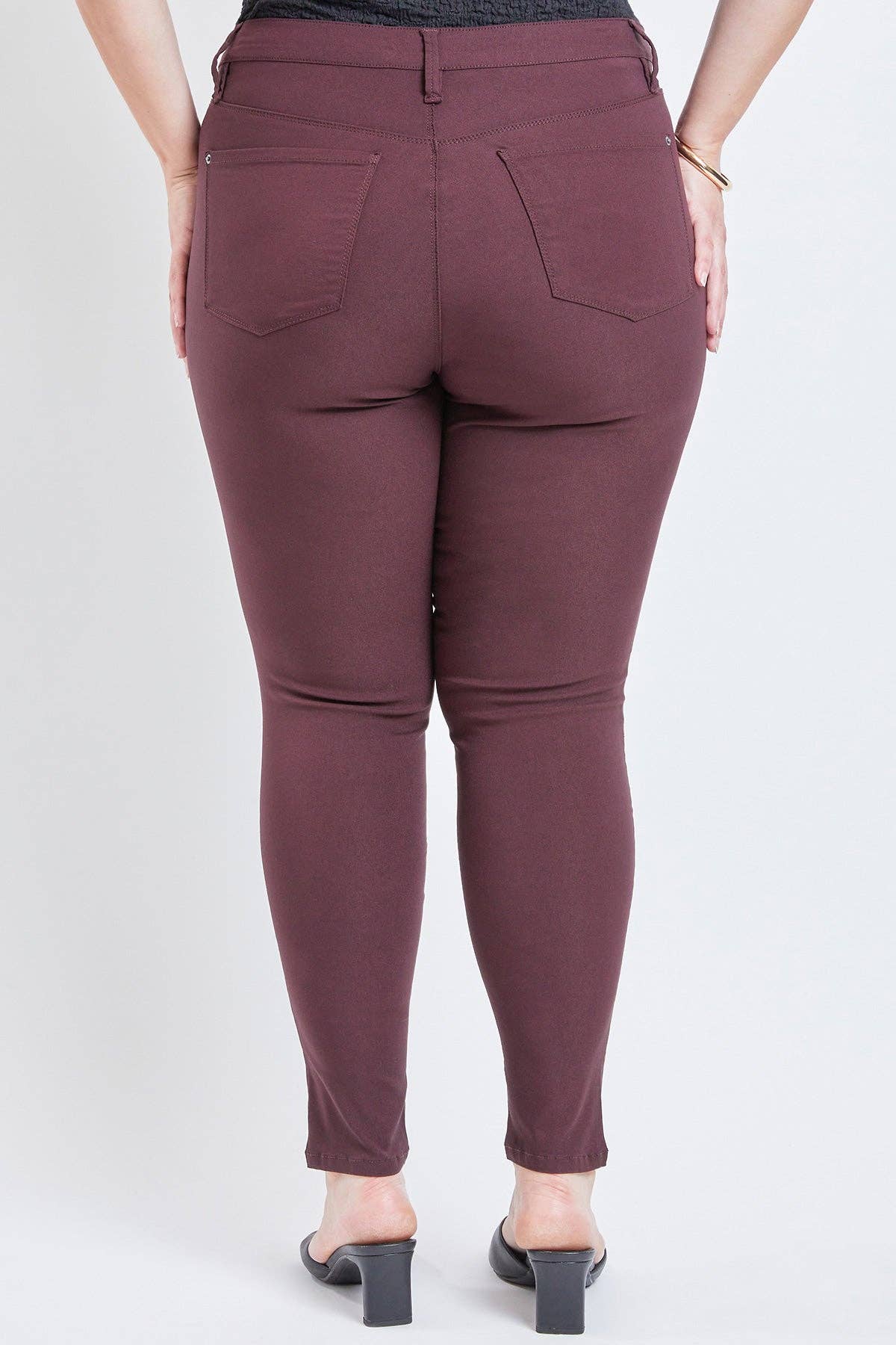 Junior Plus Size Hyperstretch Skinny Jean / JET SET