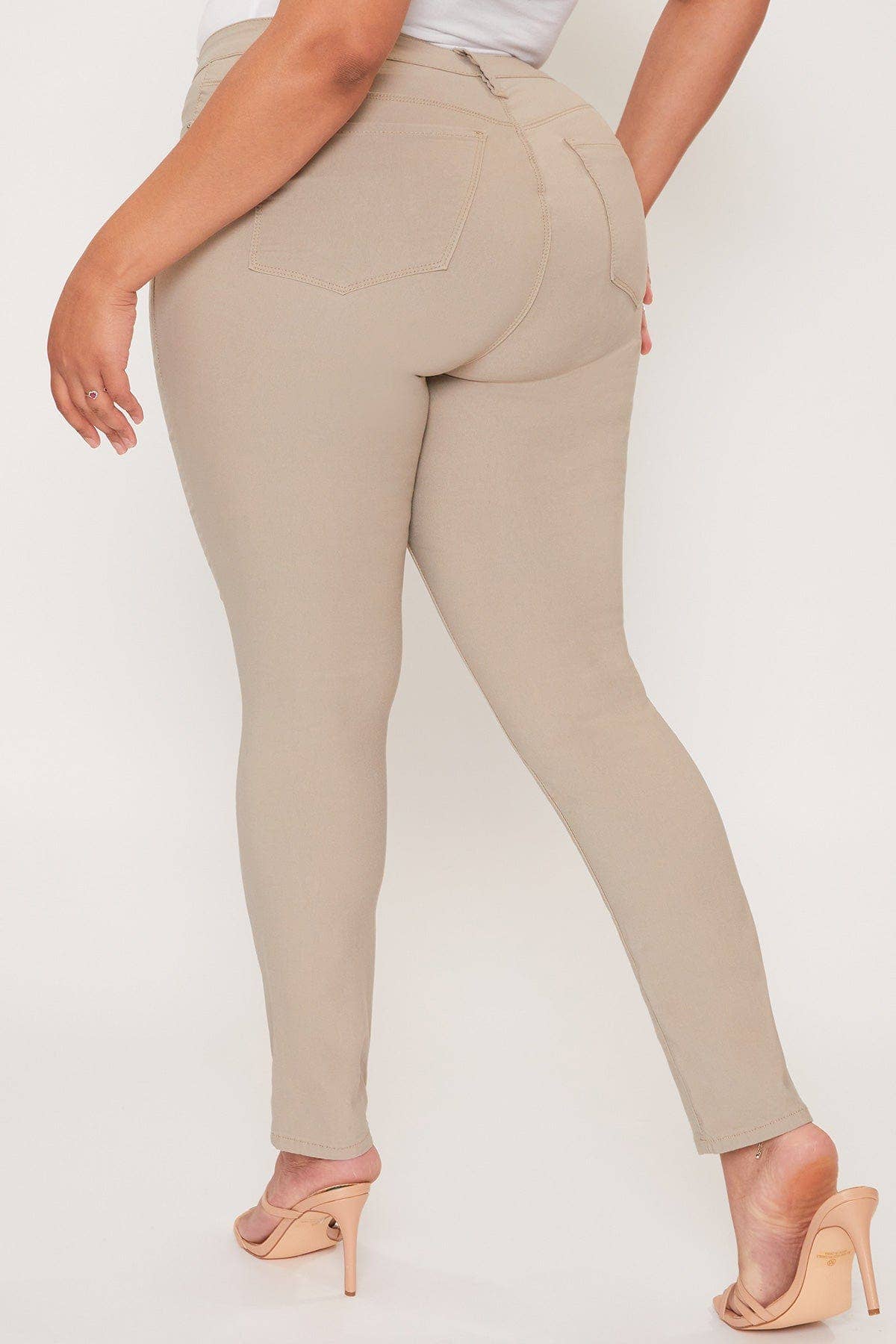 Junior Plus Size Hyperstretch Skinny Jean / JET SET