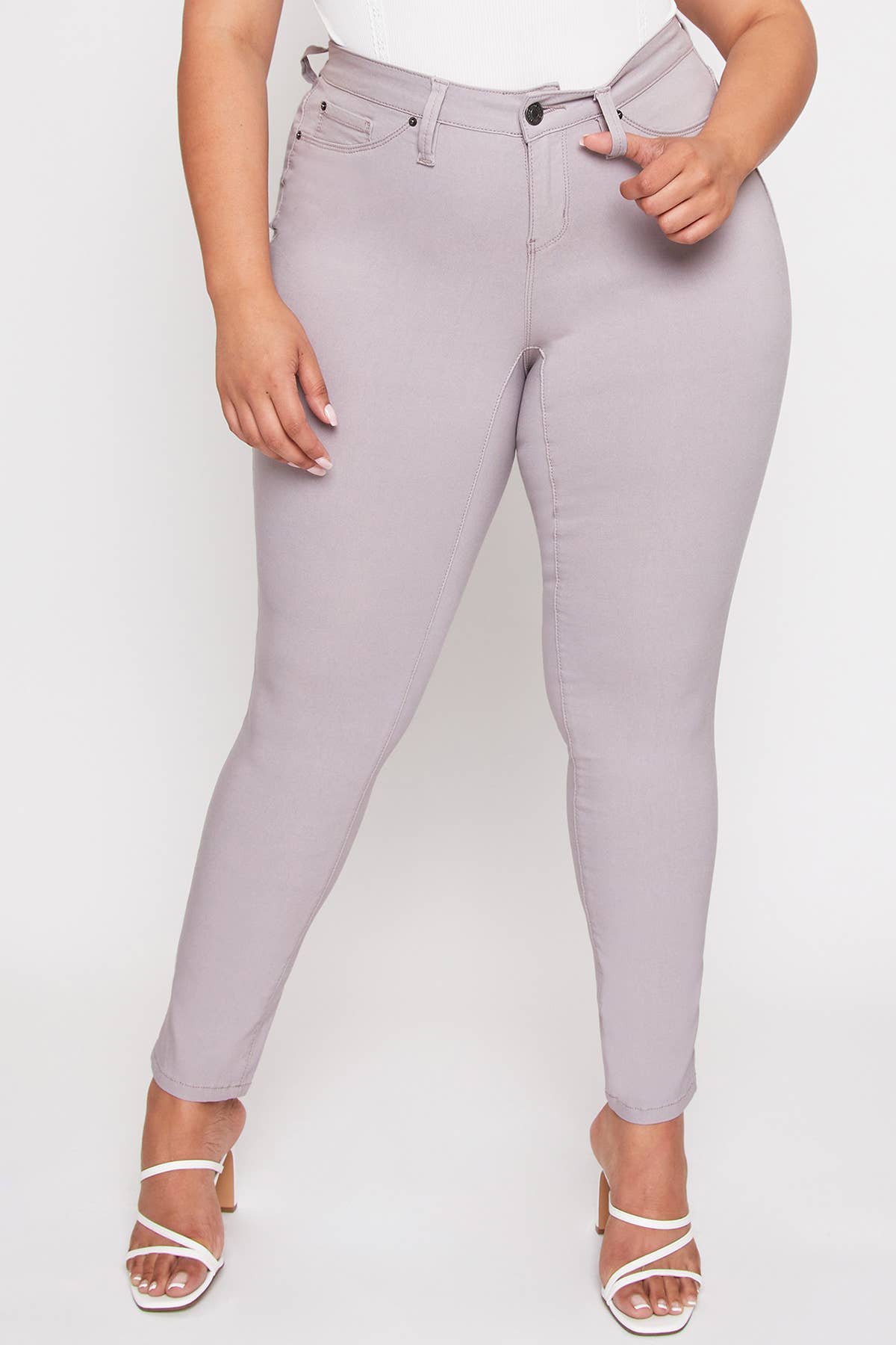 Junior Plus Size Hyperstretch Skinny Jean / JET SET