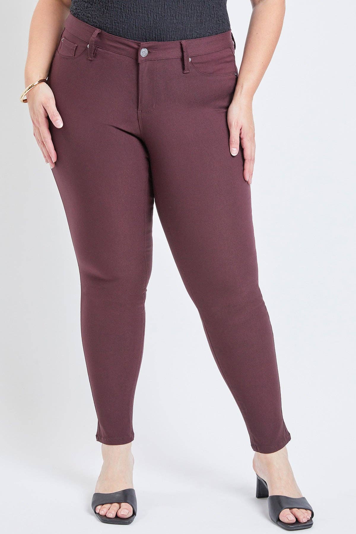 Junior Plus Size Hyperstretch Skinny Jean / JET SET