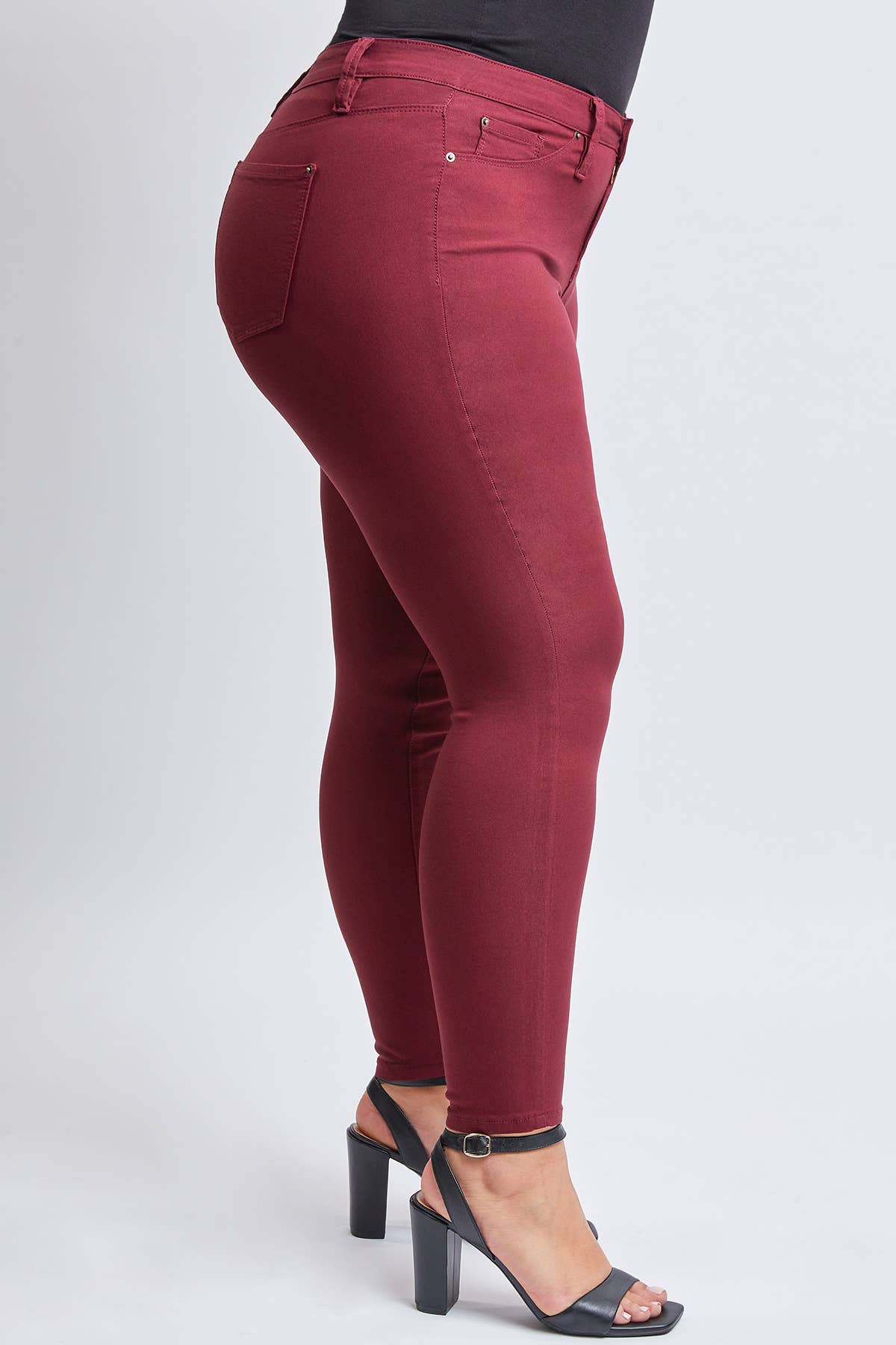 Junior Plus Size Hyperstretch Skinny Jean / JET SET